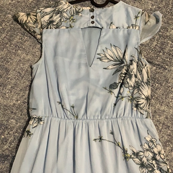 Beautiful soft blue dress - Picture 2 of 2